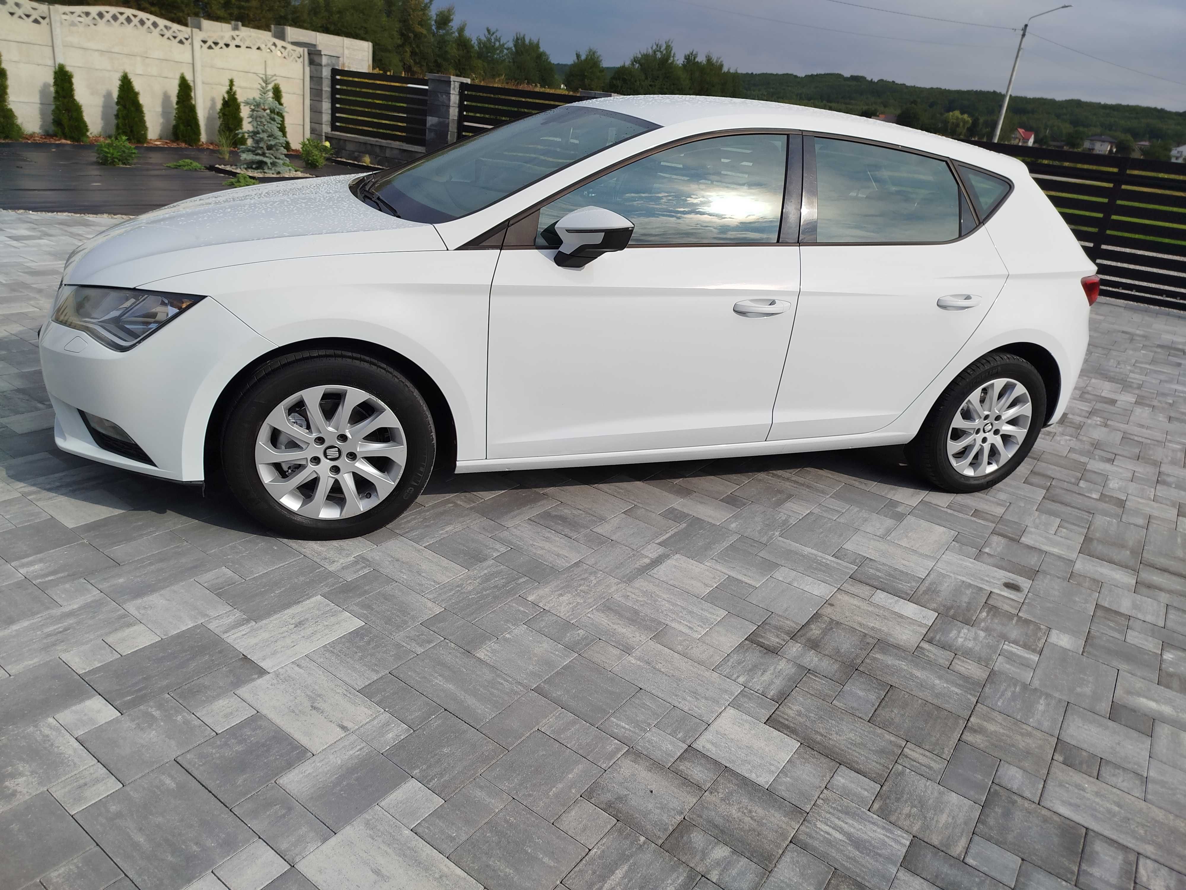 Seat Leon 1,6 TDI biała perła serwis w oryginale z Niemiec super stan