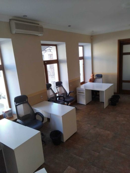 (4) Помещение на ул. Нежинская /ул. Торговая 6 кабинетов. Без комиссии