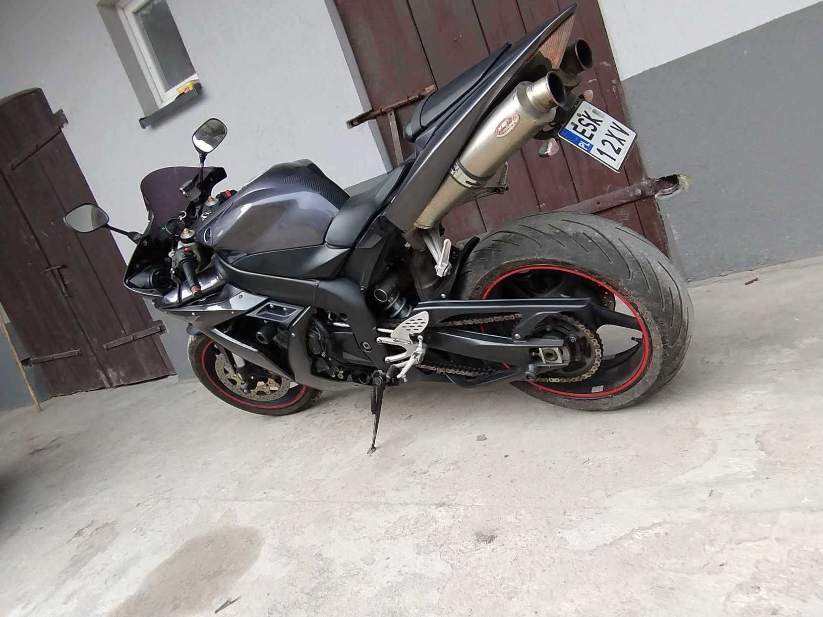 Motocykl Yamaha r1