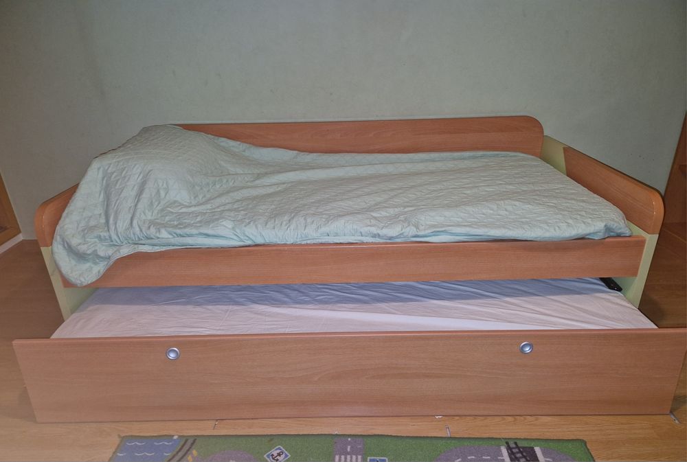 Conjunto de cama dupla infantil e cómoda