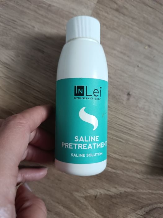 Płyn saline i farbką do rzęs i brwi Inlei