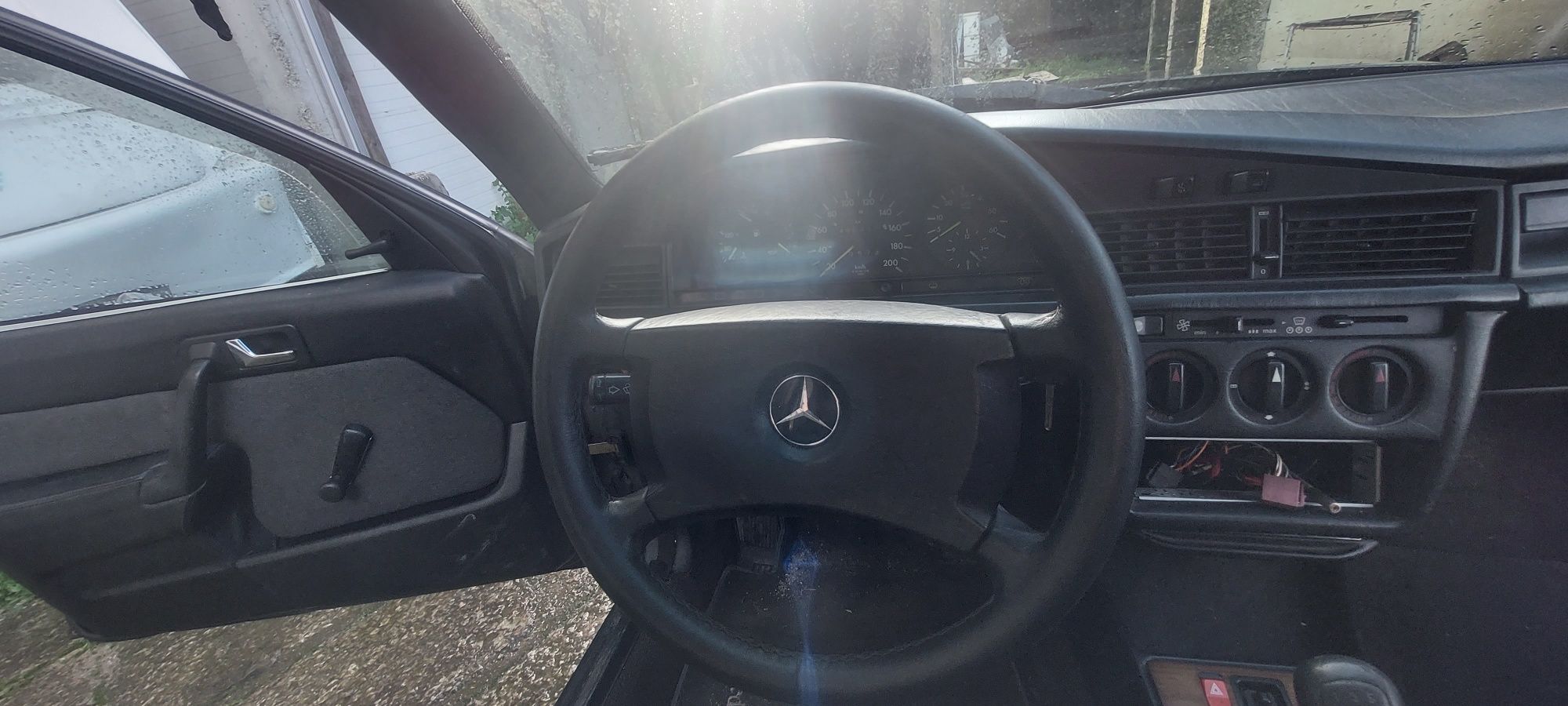 Mercedes 190 2.5d acidentado