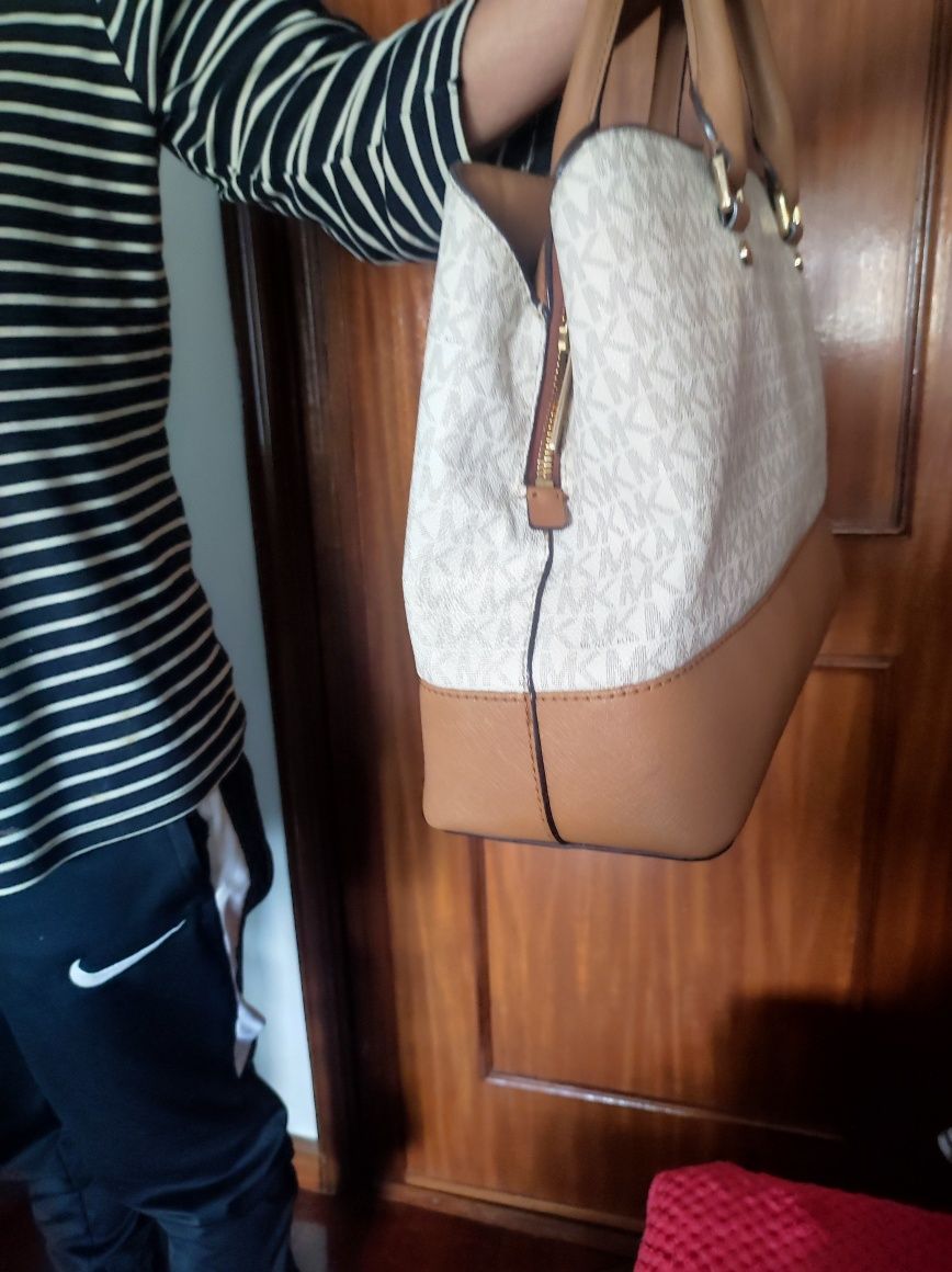 Vendo mala MK como nova