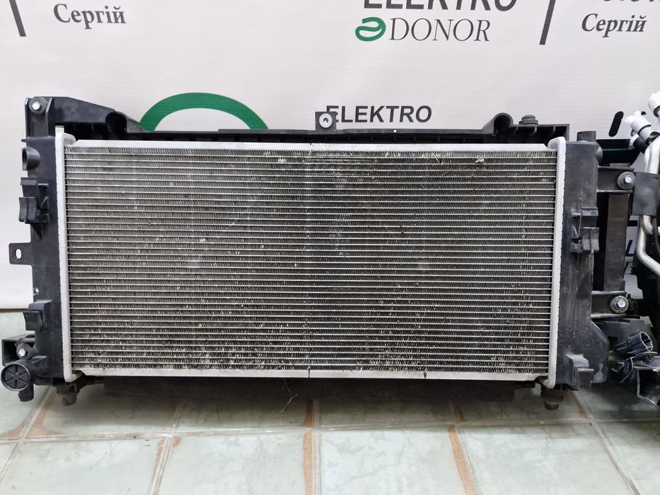 Радіатор касета радіаторів дифузор вентилятори Nissan Leaf 18-25 р.в.