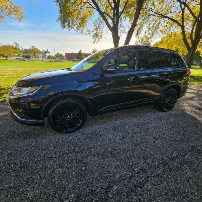 Mitsubishi Outlander SE      2020