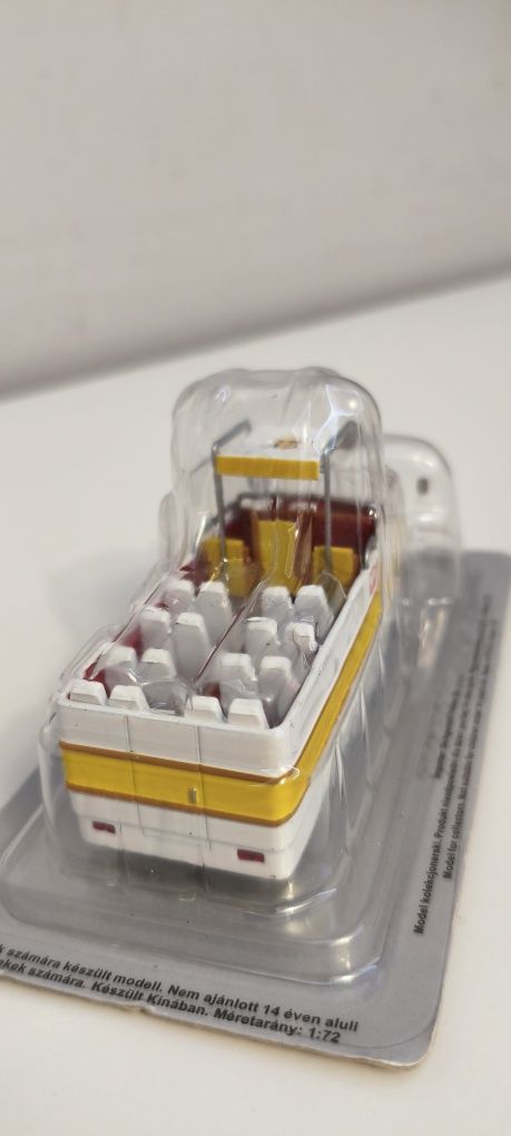 Star 660 papamobile. Auto papieża skala 1:72 kultowe autobusy PRL.
