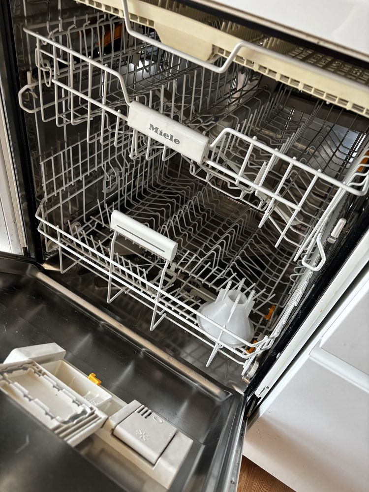 Máquina de loiça Miele Active sc