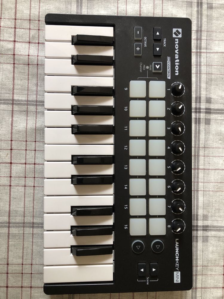 Novation launchkey mini