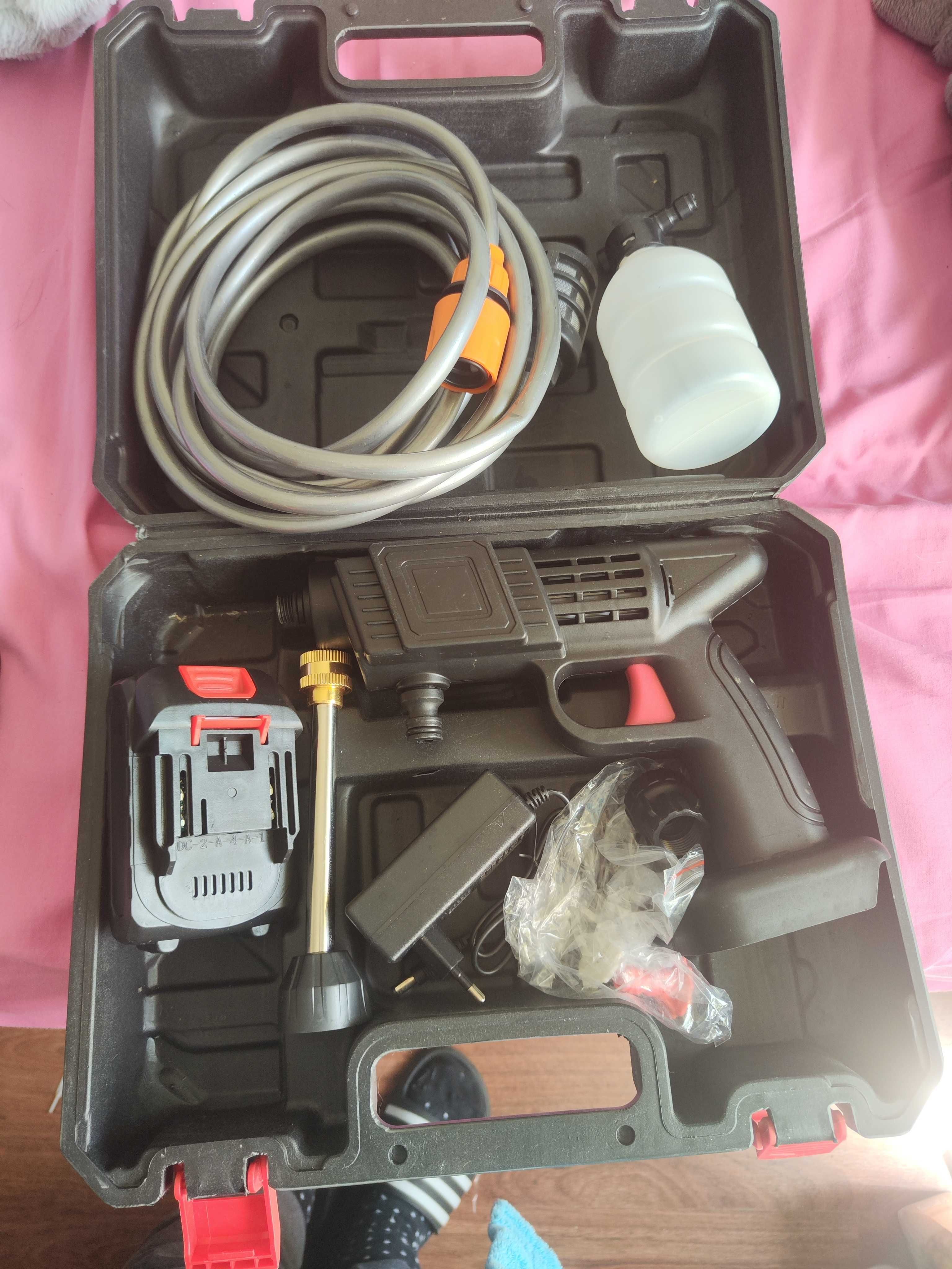 Máquina para lavar carros a bateria nova