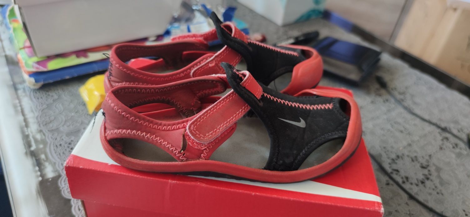 Sandały Nike 27 i klapki do wody gratis