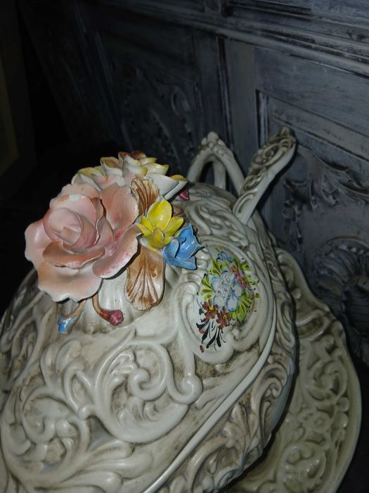 Terrina antiga  pintada a mao