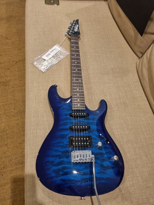 Guitarra Ibanez, cor azul