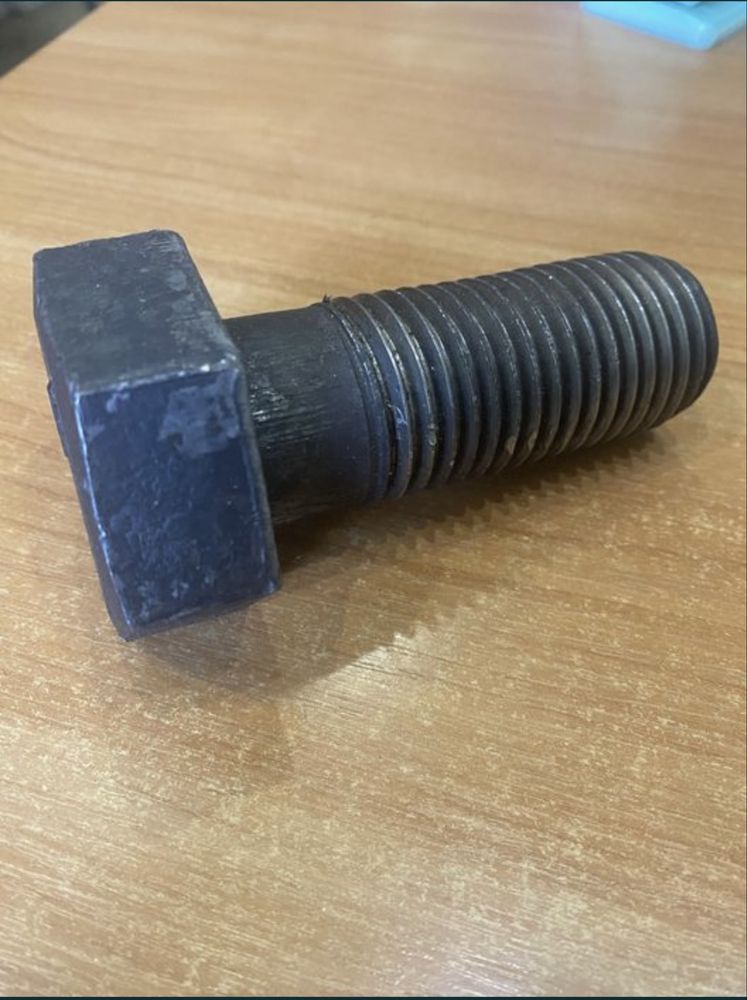 Продам болт М36х90