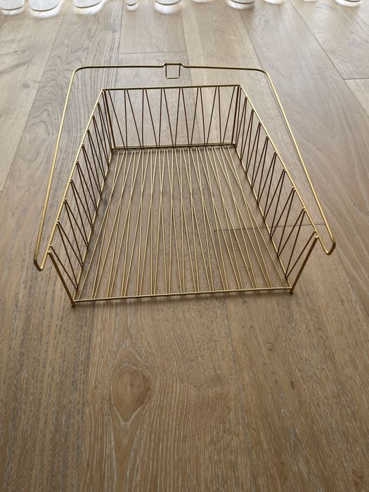 Cesta suspensa dourada IKEA