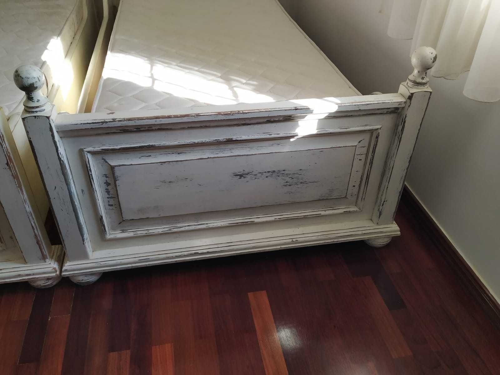 Cama de solteiro (duas)