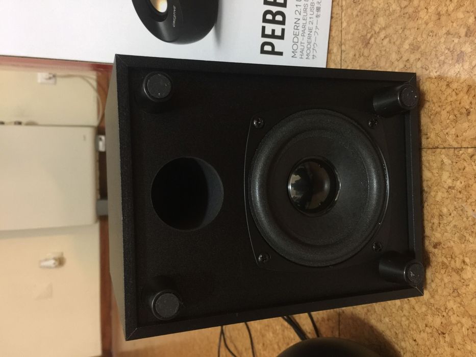 Colunas para desktop com subwoofer Creative Pebble plus