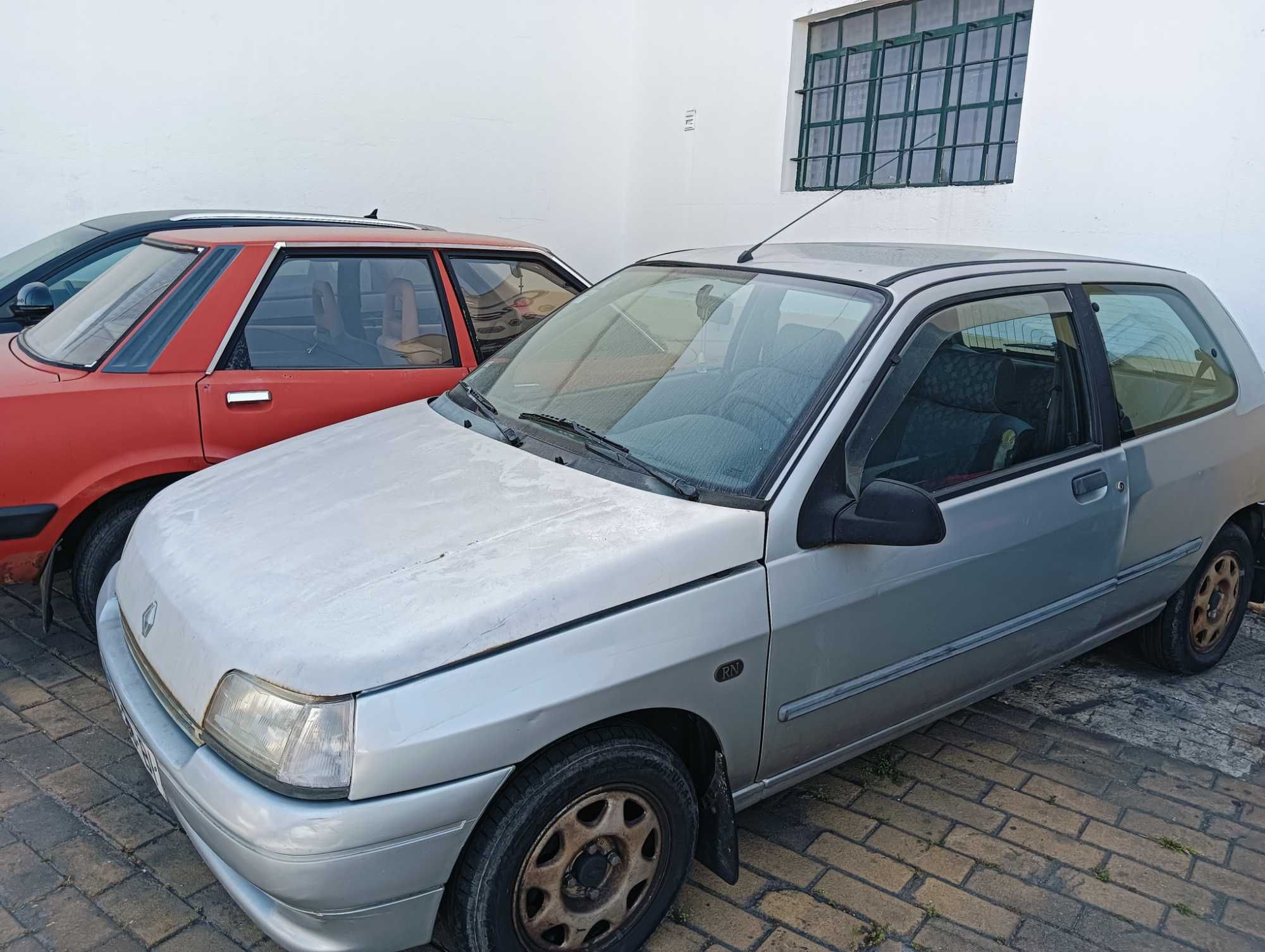 Renault Clio 1200 a gasolina em bom estado