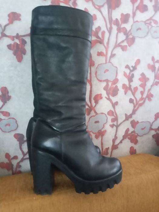 Шкіряні зимові сапожки.