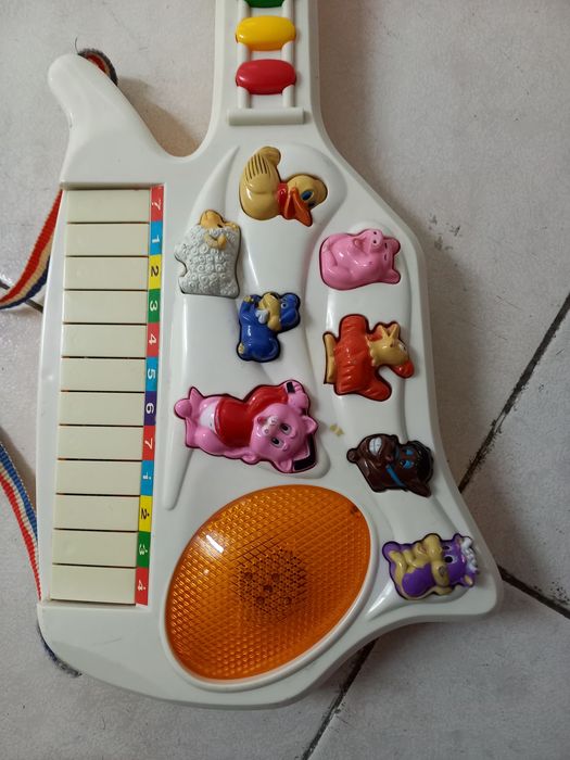 Guitarra de criança