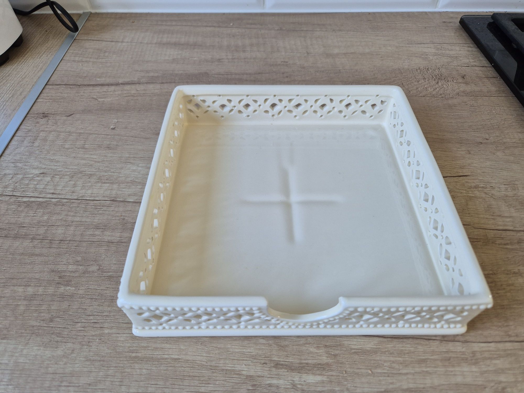 Ceramiczny pojemnik na serwetki