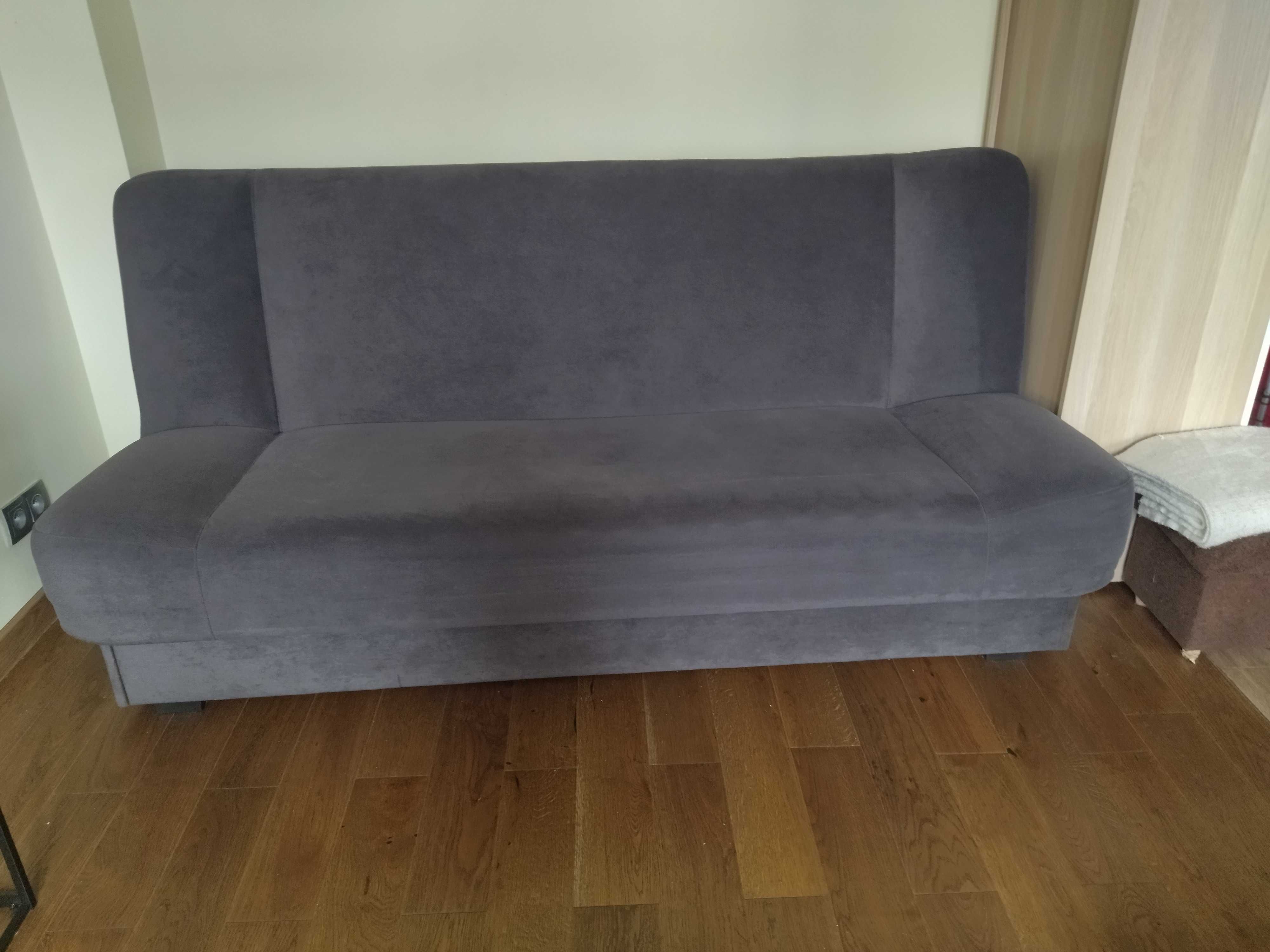 Sofa rozkladana z pojemnikom na posciel