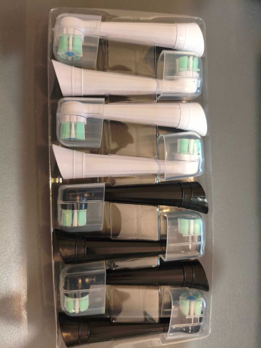 Końcówki do szczoteczki Oral-B zestaw 8 szt. białe i czarne