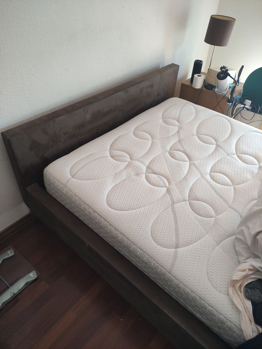 Cama colchão e estrado