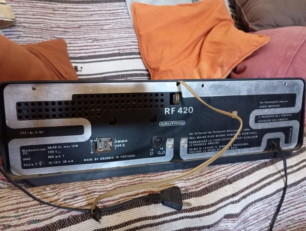 Radio antigo Grundig RF420