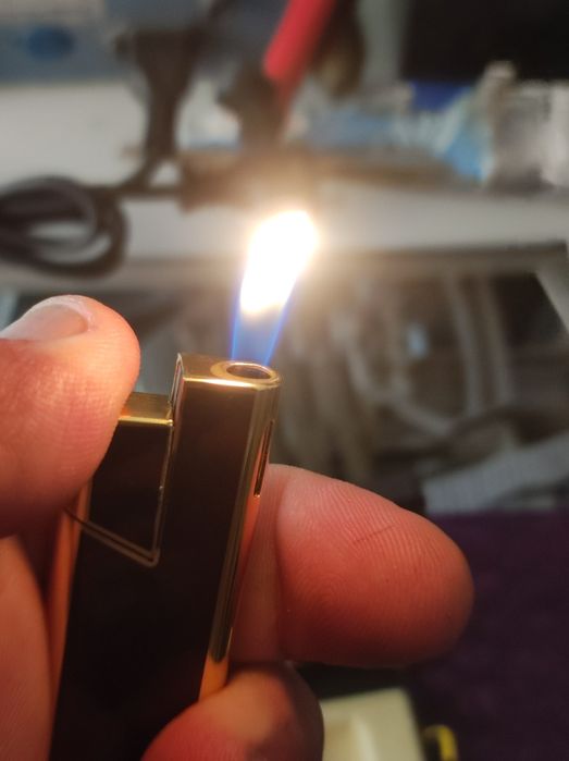 Isqueiros antigos novos