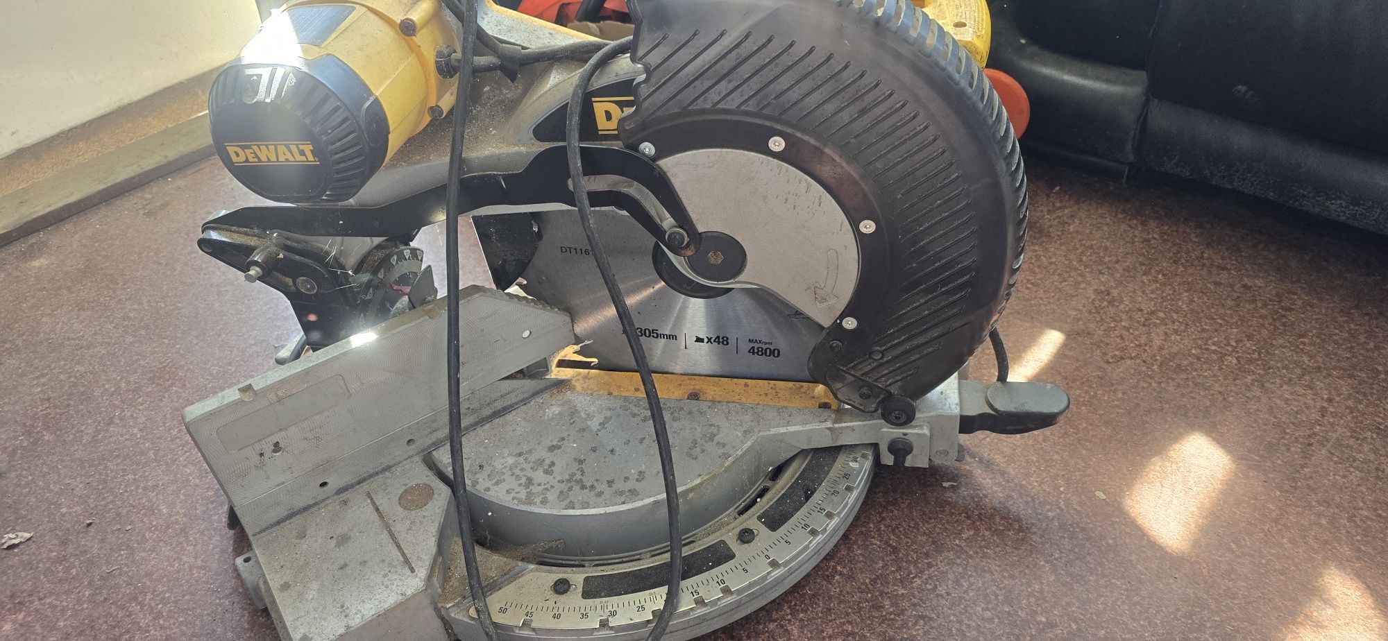 Pilarka ukośnica DeWalt DW716E-qs 

DW716
Najważniejsze cechy produktu