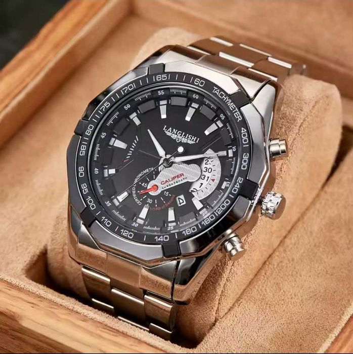 Zegarek męski na bransolecie
Zegarek męski na bransolecie