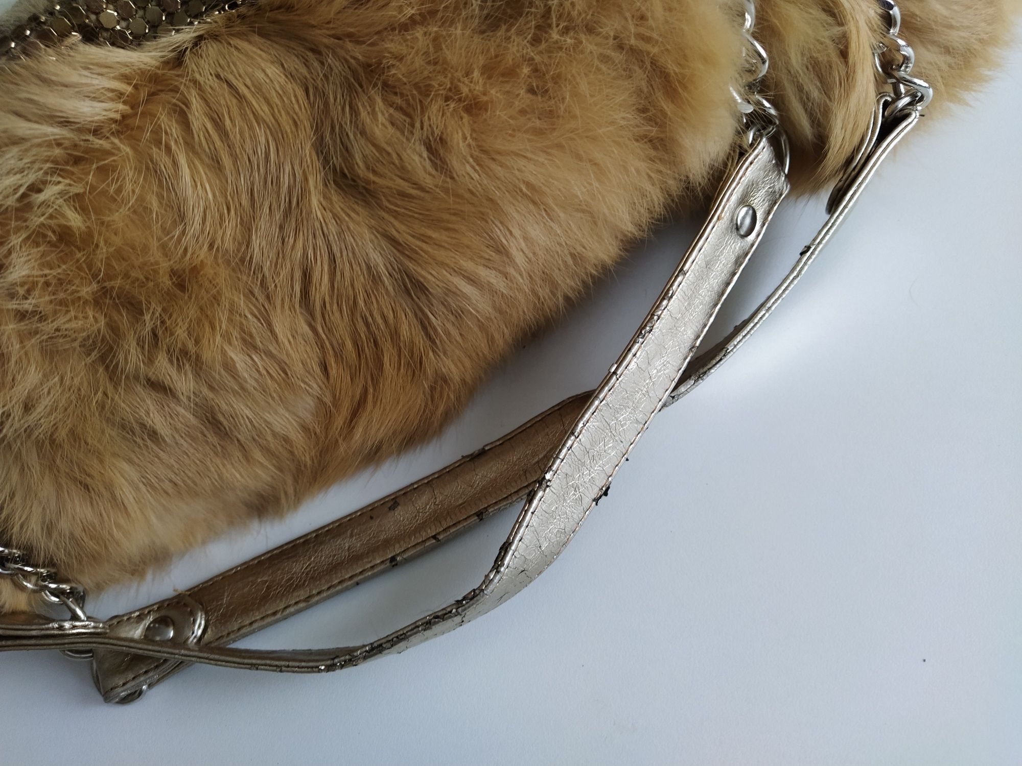 Меховая женская сумка на цепях
