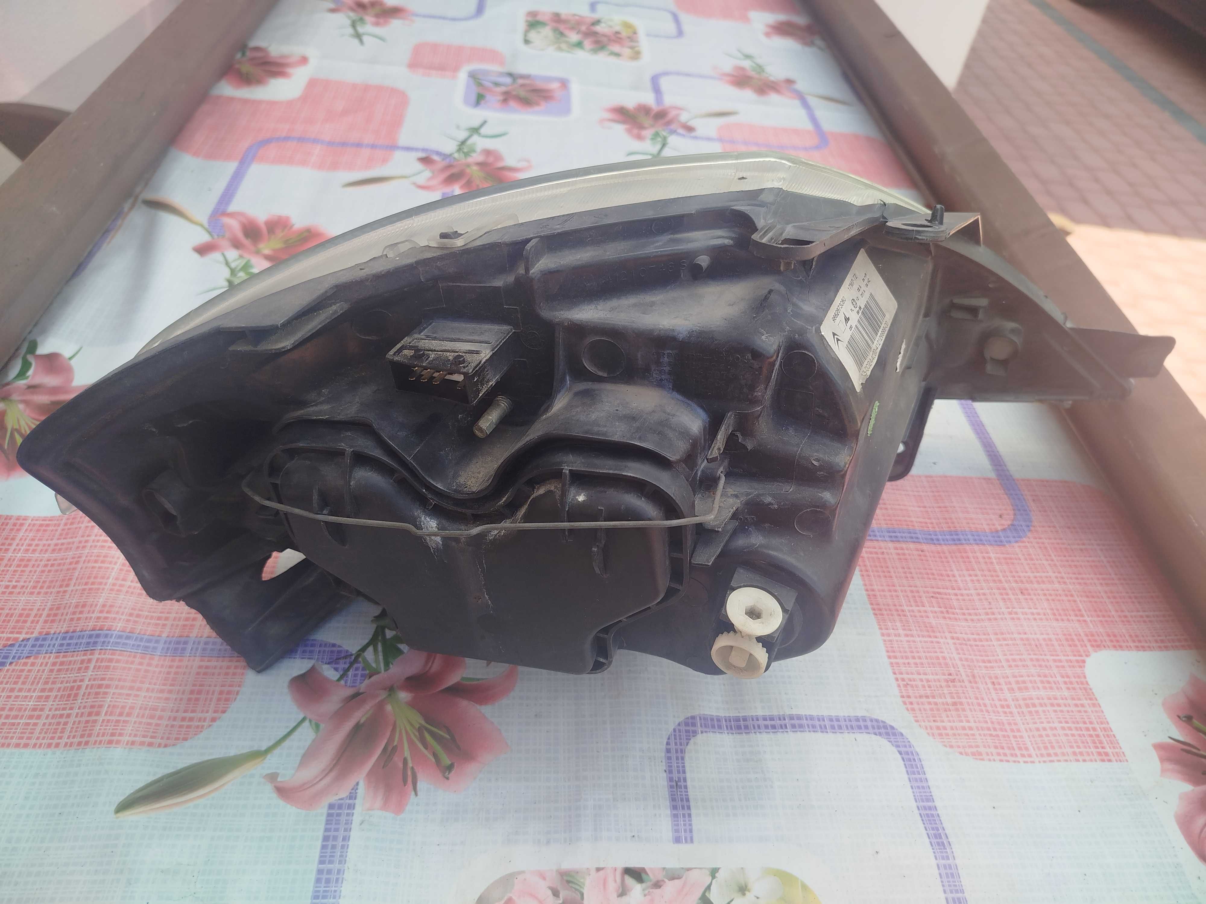 Lampa Citroen C3 przednia od kierowcy