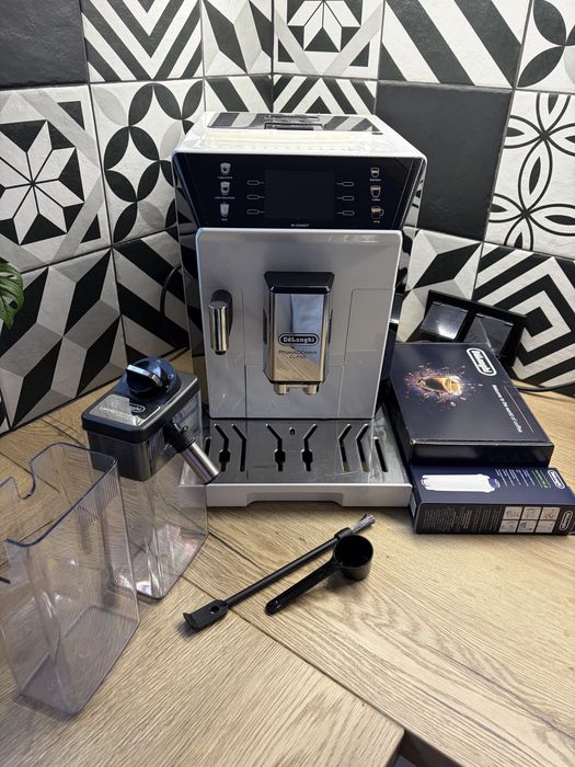 Ekspres DELONGHI PrimaDonna Class ECAM550.65.W