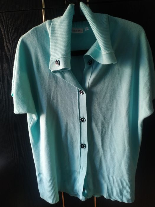 Błękitny sweterek na guziki C&A M