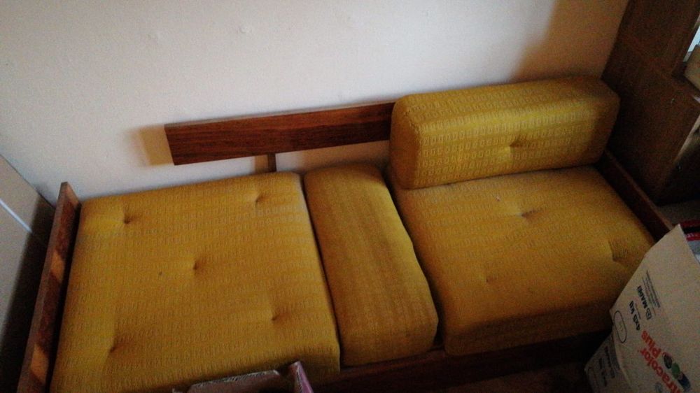Tapczan rozsuwany młodzieżowy vintage kolor miodowy/żółty
