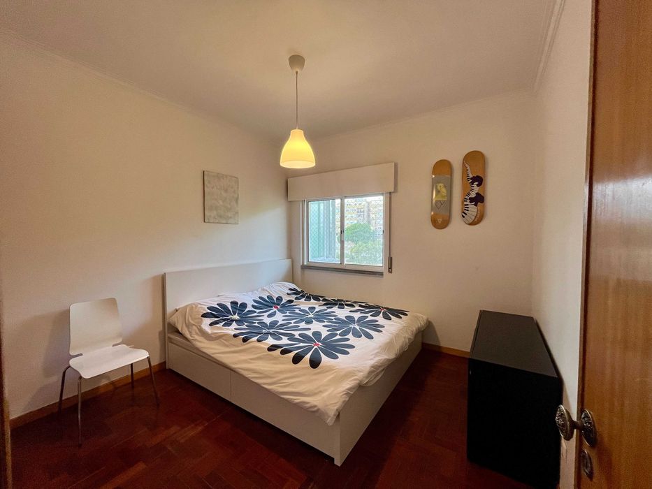 Apartamento T2+ sotão à venda na Rua Eça de Queiroz, Estoril