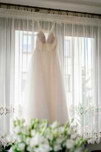 Na sprzedaż delikatna suknia ślubna na ramiączkach