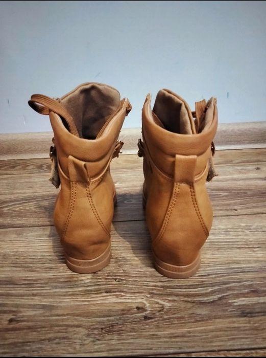Buty jesienne, zimowe, musztardowe, na koturnie, Born2Be