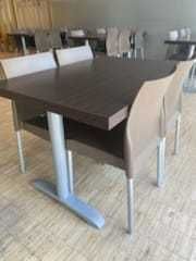 Zestaw stół i krzesło firma PEDRALI kawiarnia restauracja biuro dom