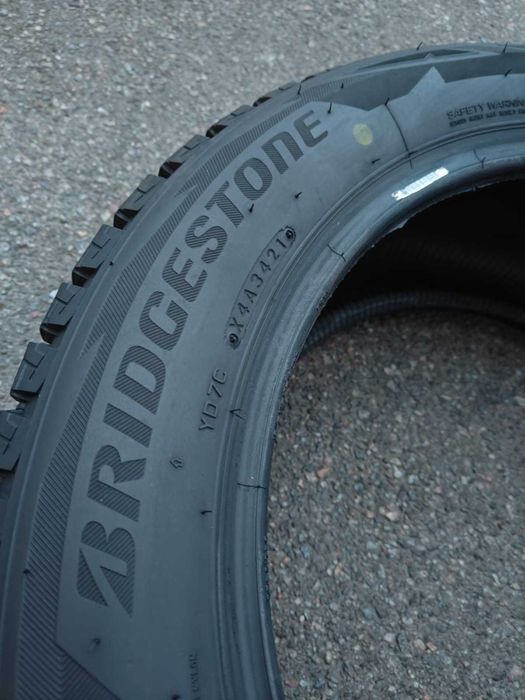 Bridgestone Blizzak R18 235/55 зимові шини преміум арктика