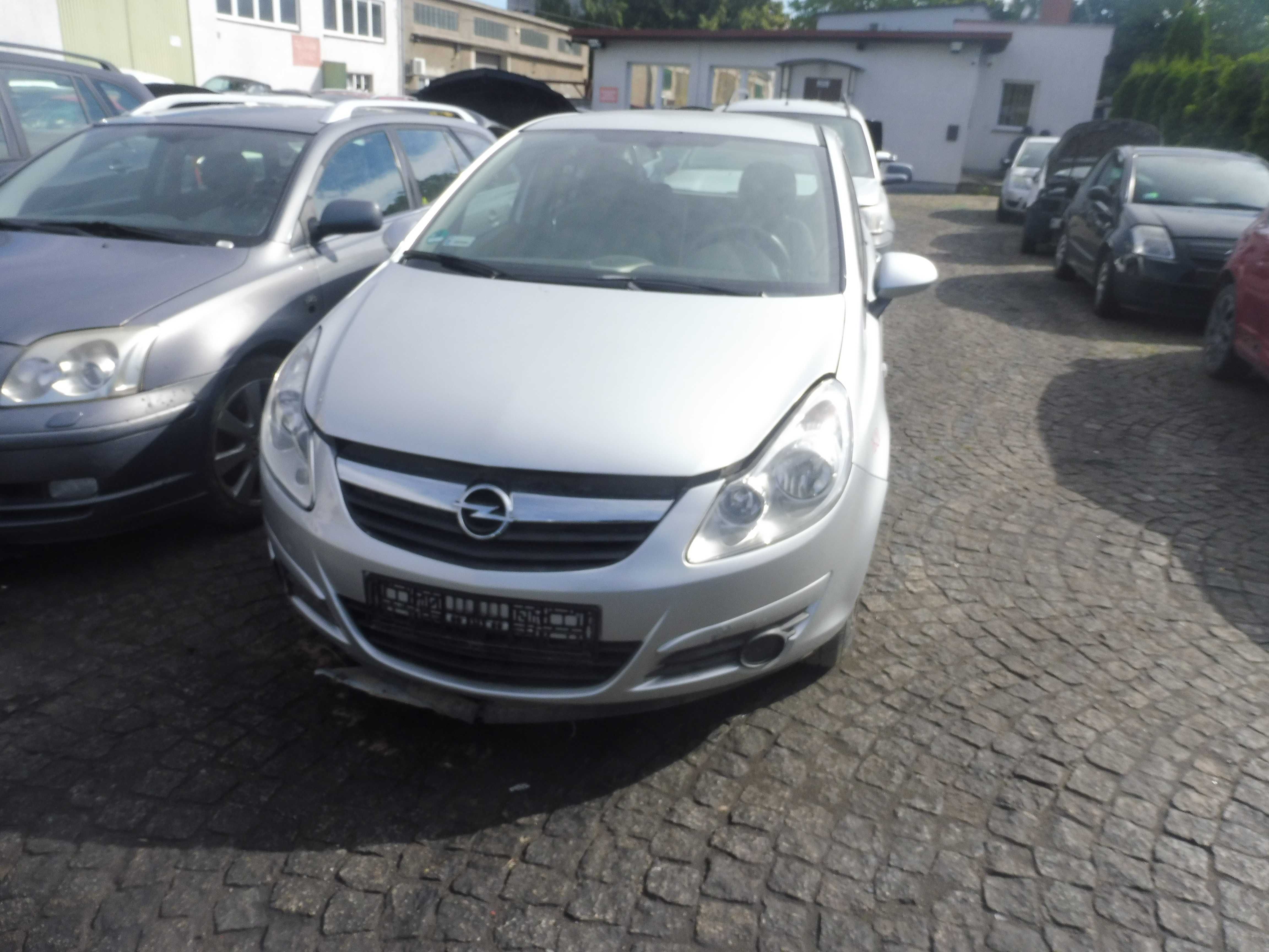 Opel Corsa D na części maska lampa drzwi klapa lusterko szyba zderzak