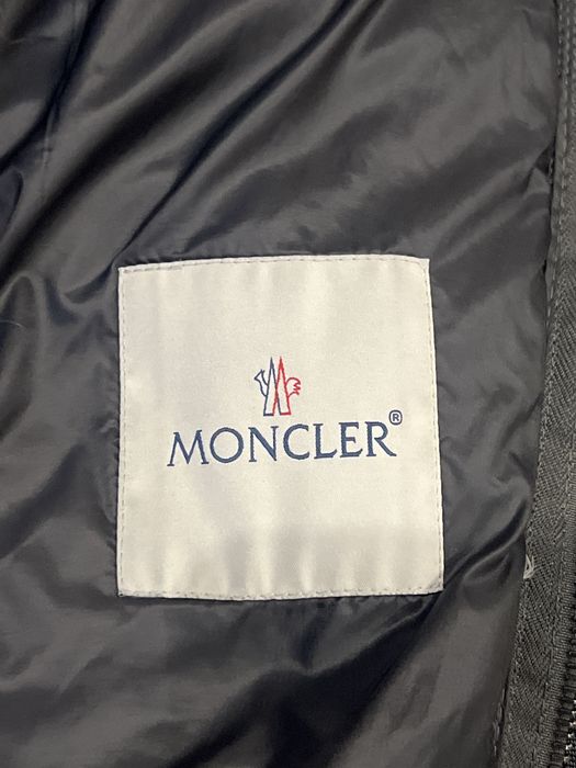 Оригінал куртка MONCLER. Сірого кольору.