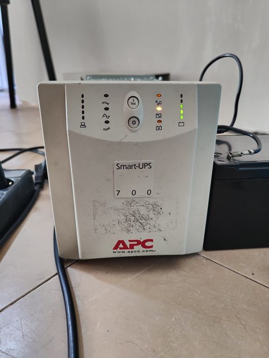 Джерело безперебійного живлення 450W APC smart ups 700