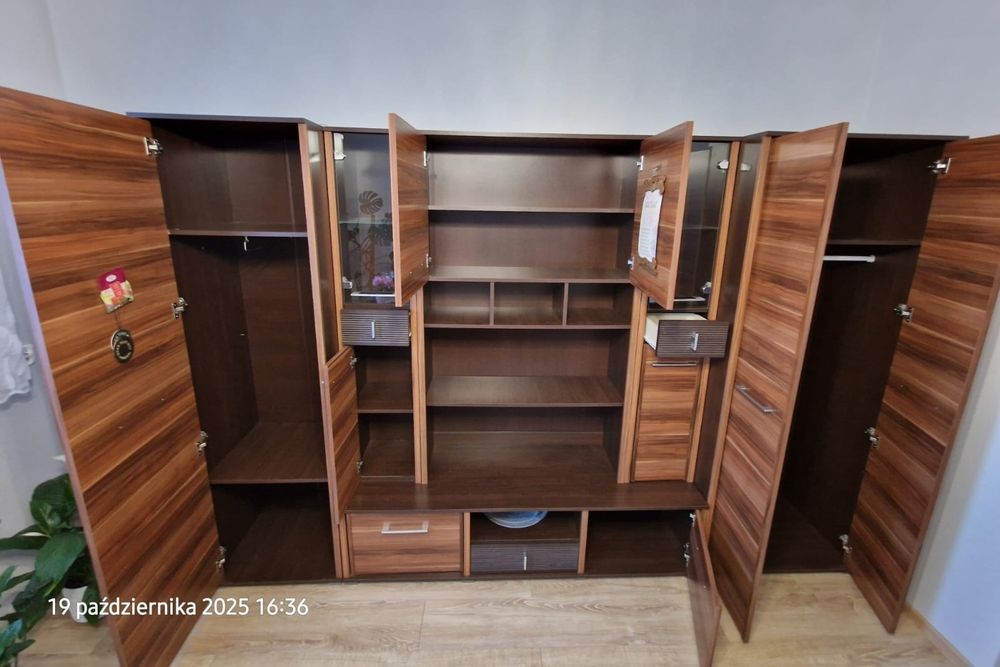 Zestaw mebli do pokoju młodzieżowego/salonu