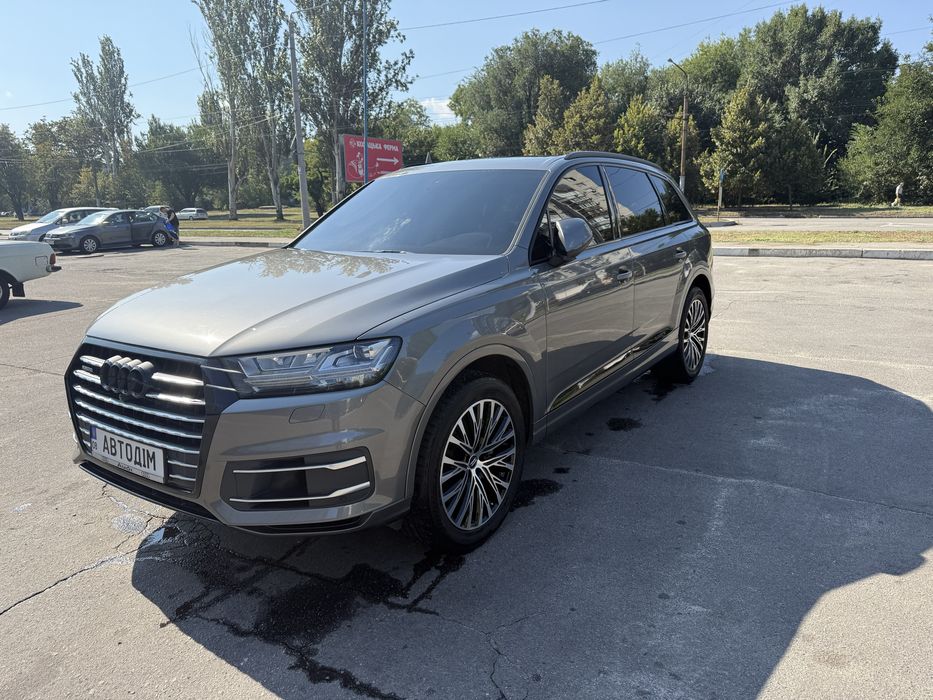 Ауди Q7 3 л бензи в хорошем состояние