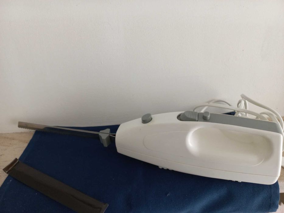 Faca electrica, de cozinha, como nova.