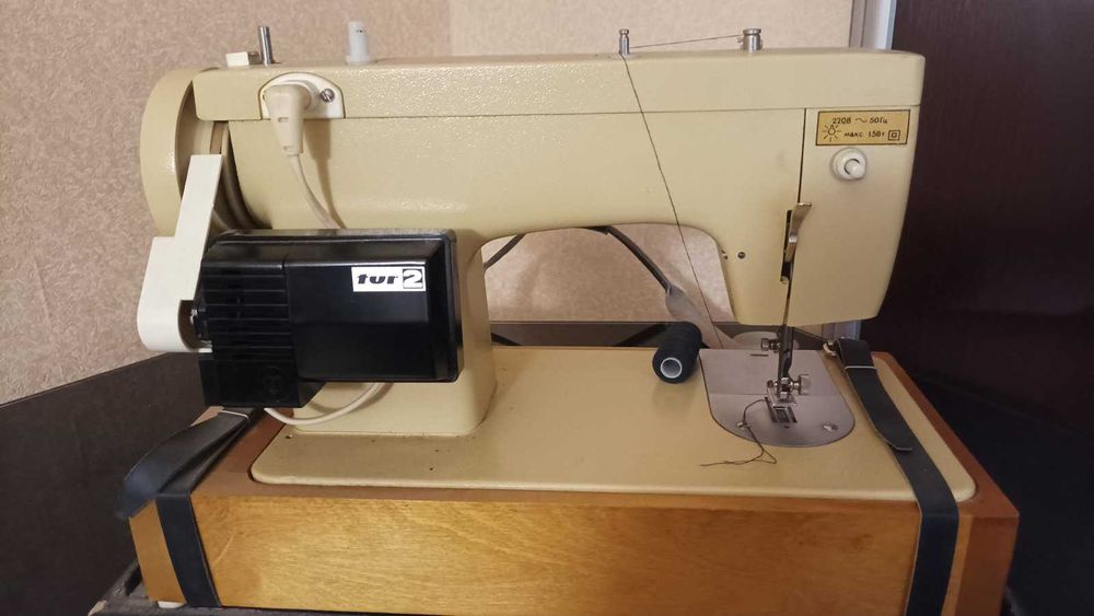 машина швейна електрична чайка  132м