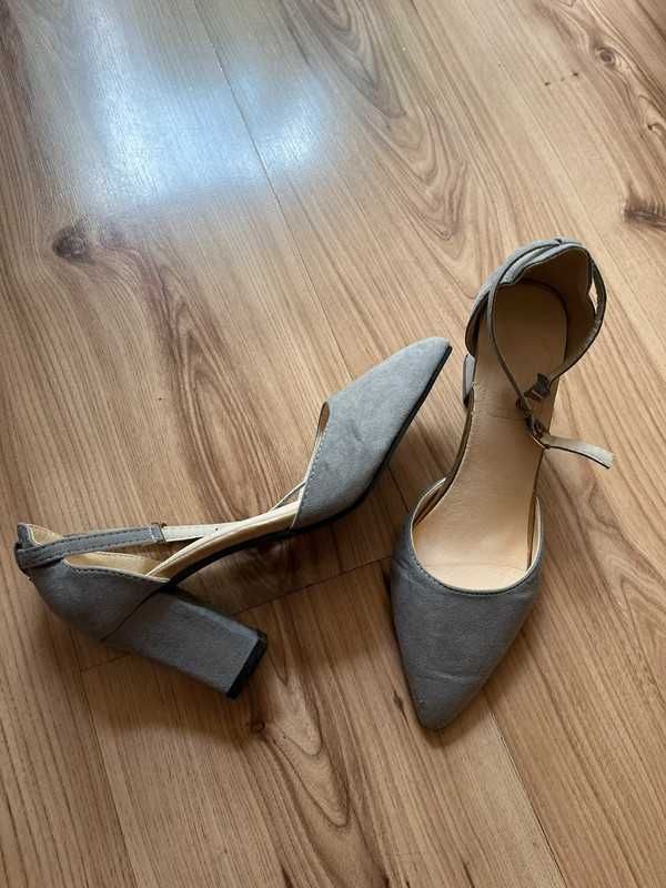 Buty szare czółenka na klocku słupku szpic wesele komunia chrzciny