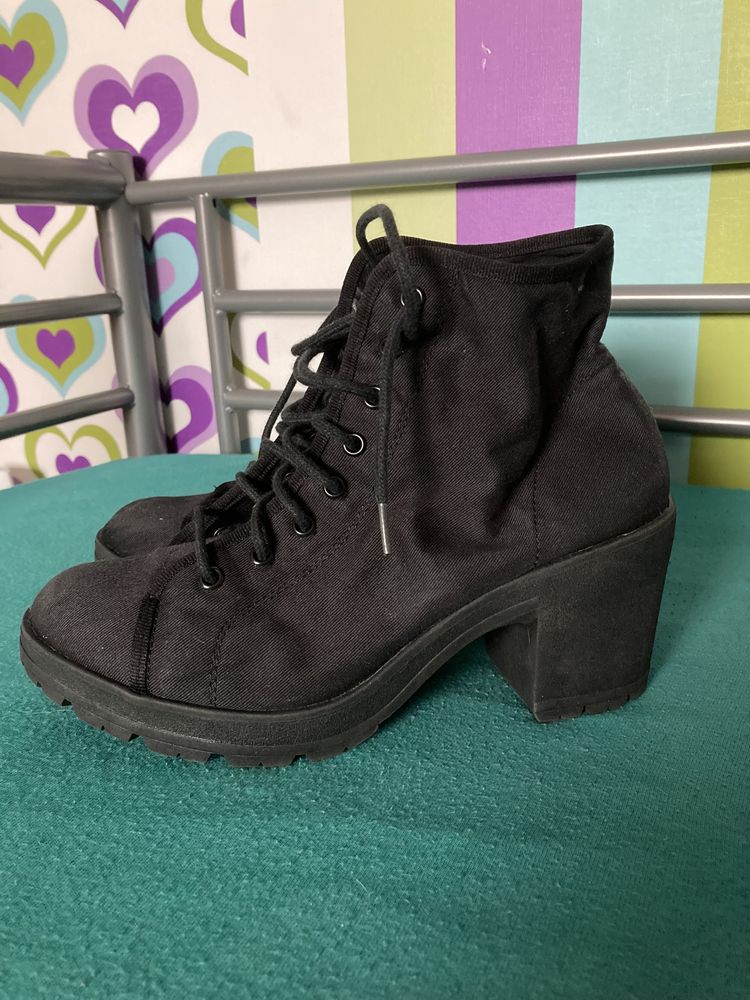 Buty czarne trampki na koturnie 38-38,5